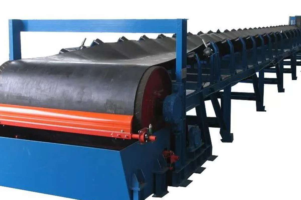 皮帶輸送機在使用中出現皮帶跑偏的原因